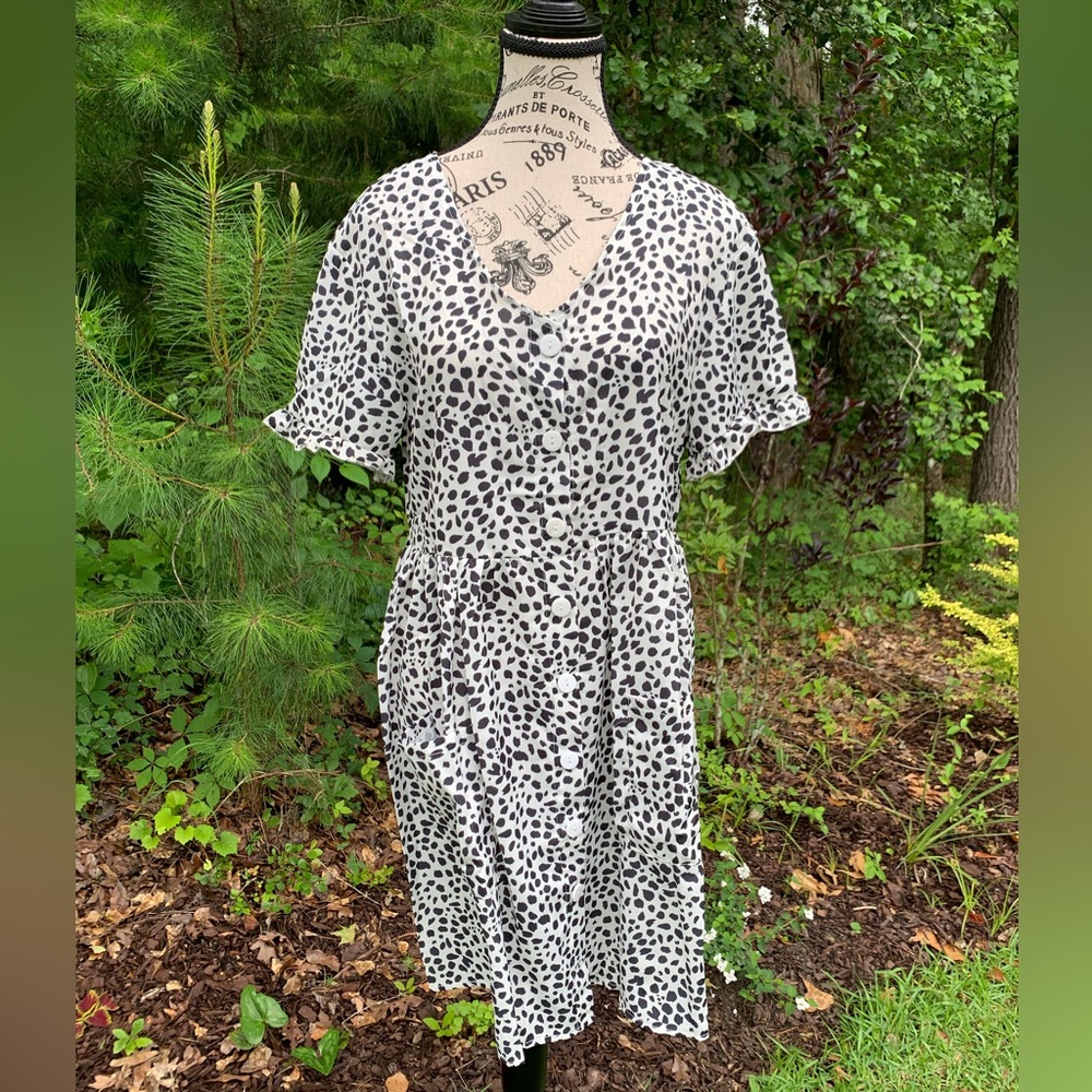 Beachsissi cover-up, smock, or dress.